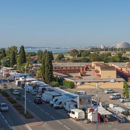 Superbe appartement avec terrasse vue mer et hippodrome de Cagnes sur Mer Extérieur photo